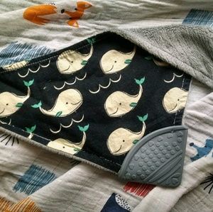 Whales bandana bib with teething triangle